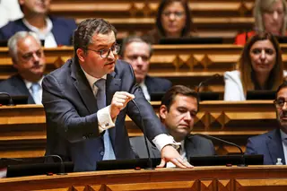 Habitação: Chega abre a porta à viabilização das propostas do PSD. BE, PCP e Livre consideram-nas “pouco ambiciosas” e “falsas soluções”