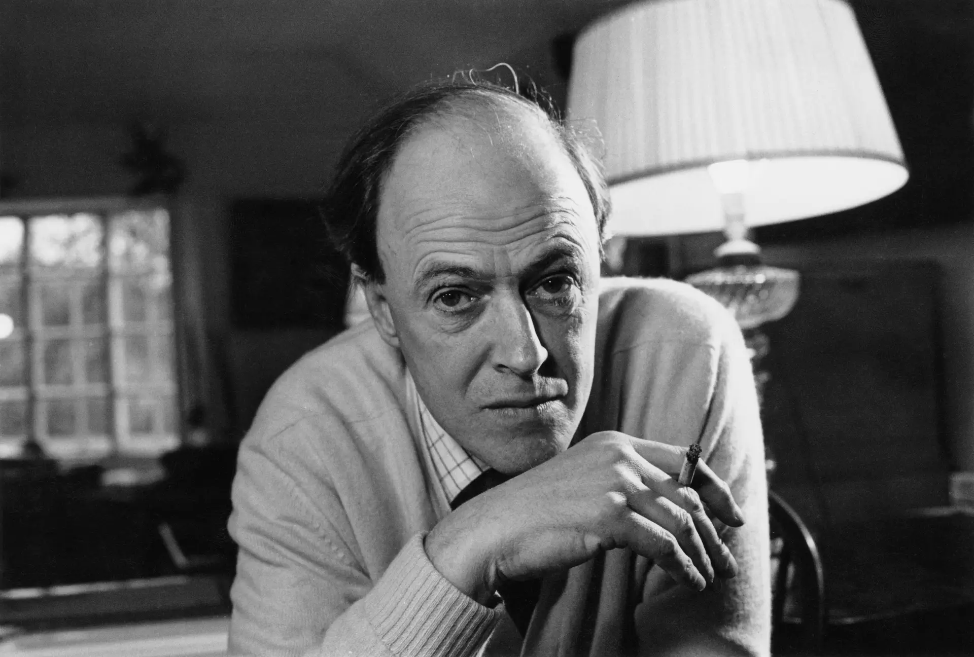 O escritor britânico Roald Dahl (1916-1990)