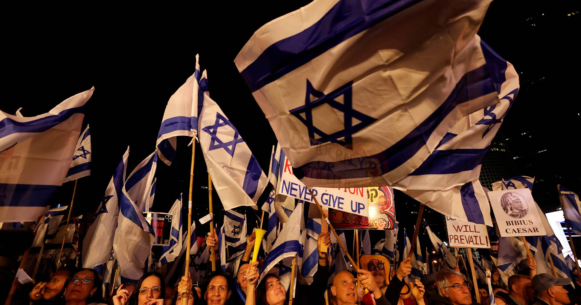 Eine Protestwelle fegt durch Israel.  Netanjahu hat bereits gesagt, er würde die Demonstranten „gerne schlagen“.