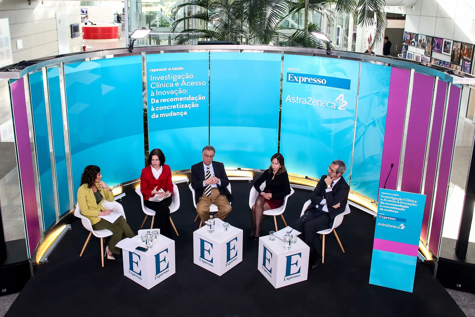 Debate contou com a participação de Susana Correia (Comissão de Saúde), Heitor Costa (Apifarma), Isabel Magalhães (Pulmonale) e Luís Costa (Centro Hospitalar Lisboa Norte)