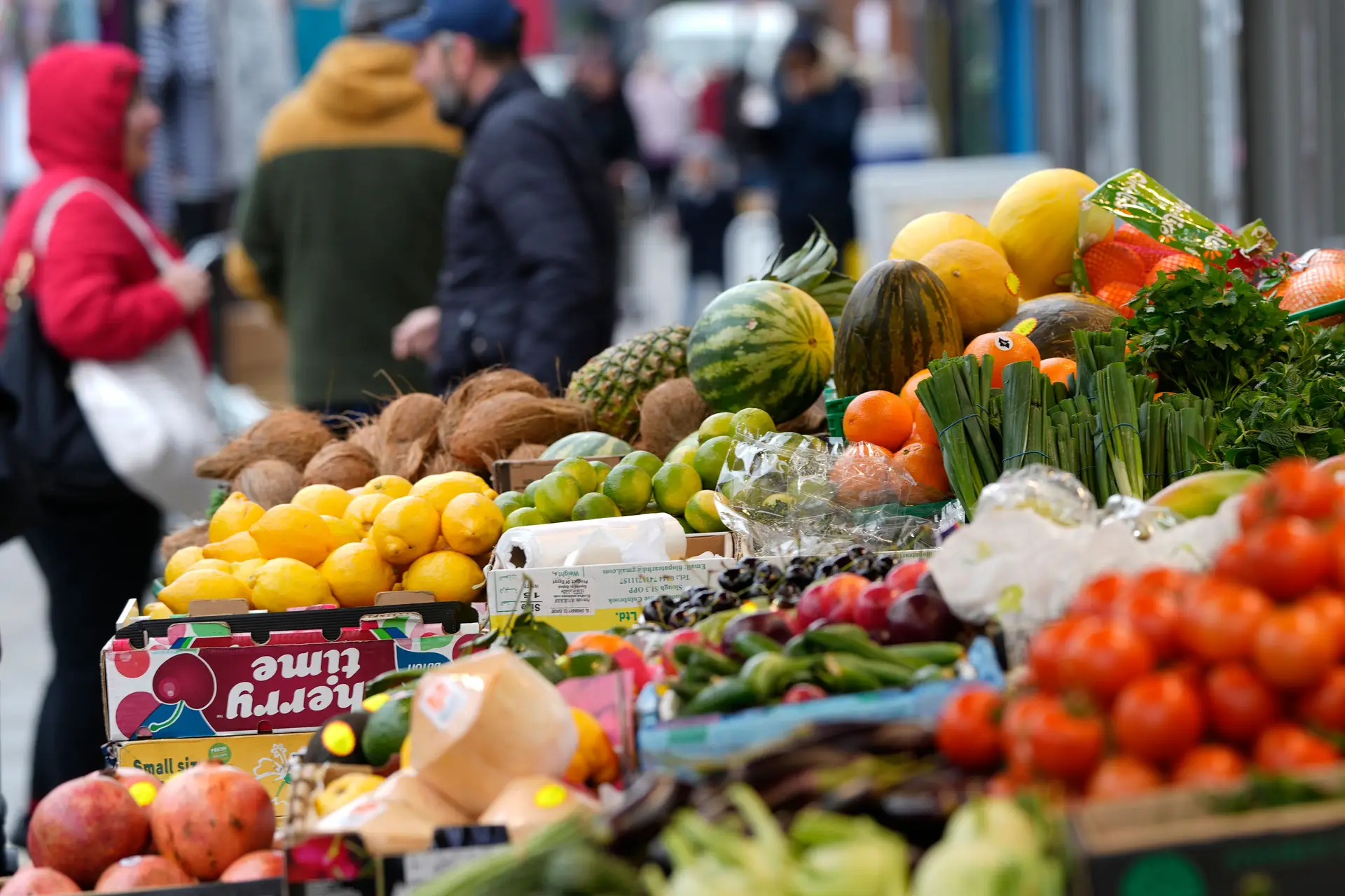 Inflação está a aliviar, mas custo dos alimentos continua em alta