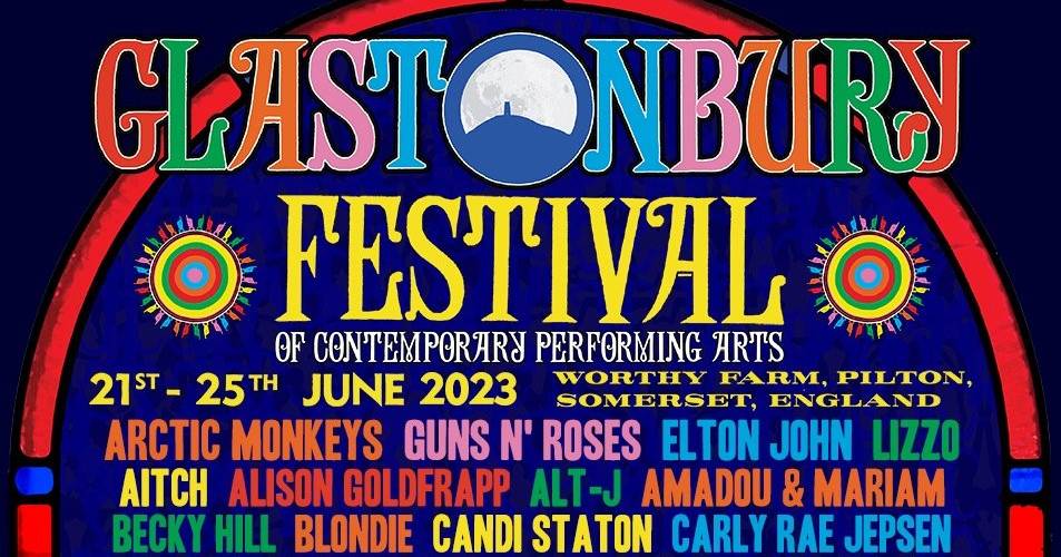 Lana Del Rey está a ponderar boicotar o festival de Glastonbury: não há mulheres cabeças de cartaz e vai atuar num palco secundário