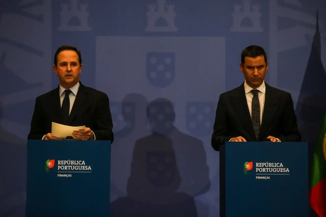 O dominó Medina Quinta Emenda