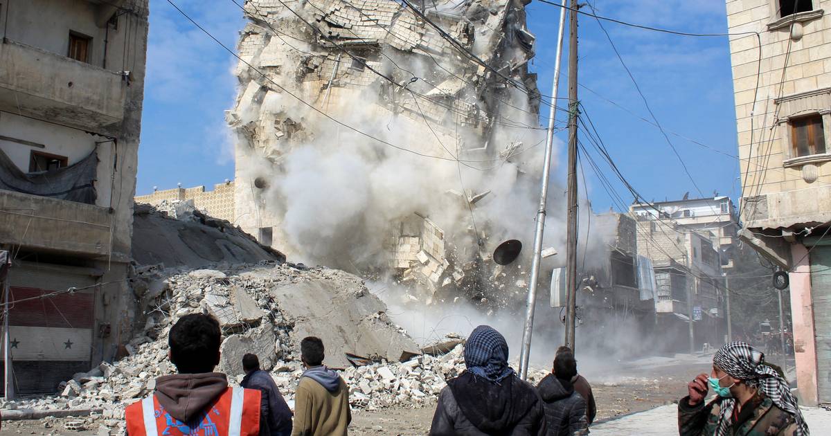 Sismo: Damasco bloqueia cerca de 100 camiões de ajuda humanitária para Alepo, denuncia a Amnistia Internacional
