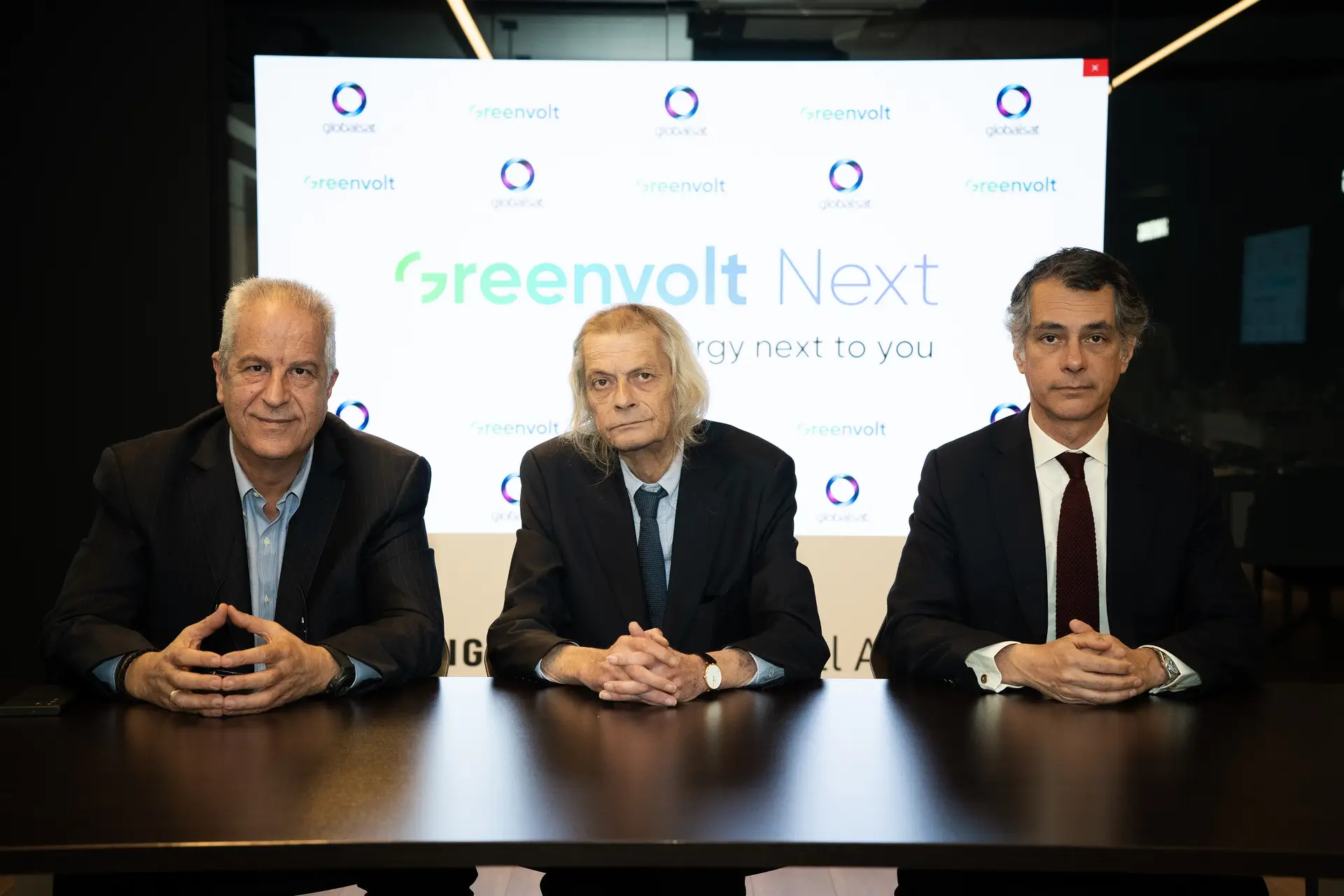 Vassilis Papadopoulos, diretor da Globalsat-Teleunicom Group, João Manso Neto, CEO da Greenvolt, e Ricardo Mendes Ferreira, administrador da Greenvolt Next Holding.