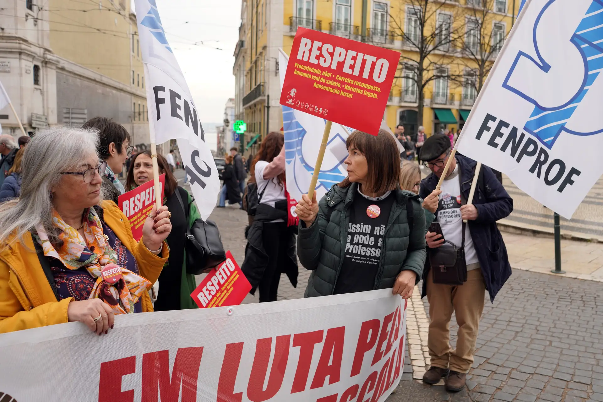 Professores iniciam dia 27 greve ao serviço extraordinário e às avaliações no final do ano letivo
