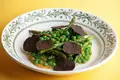 Fricassé de ervilhas, espargos e trufas