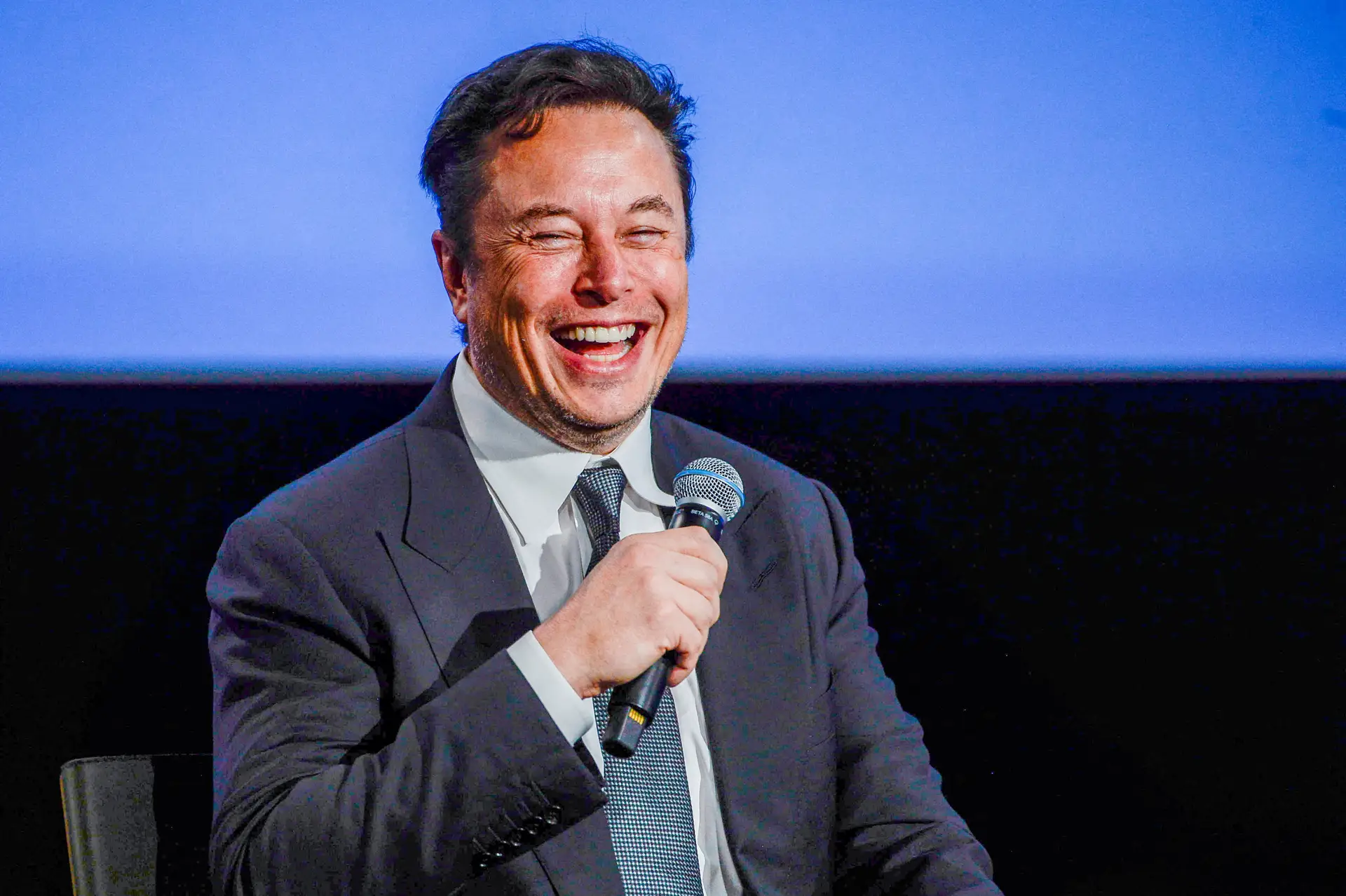 Que comam brioche": Elon Musk diz que teletrabalho é imoral e compara a  "classe do portátil" a Maria Antonieta - Expresso