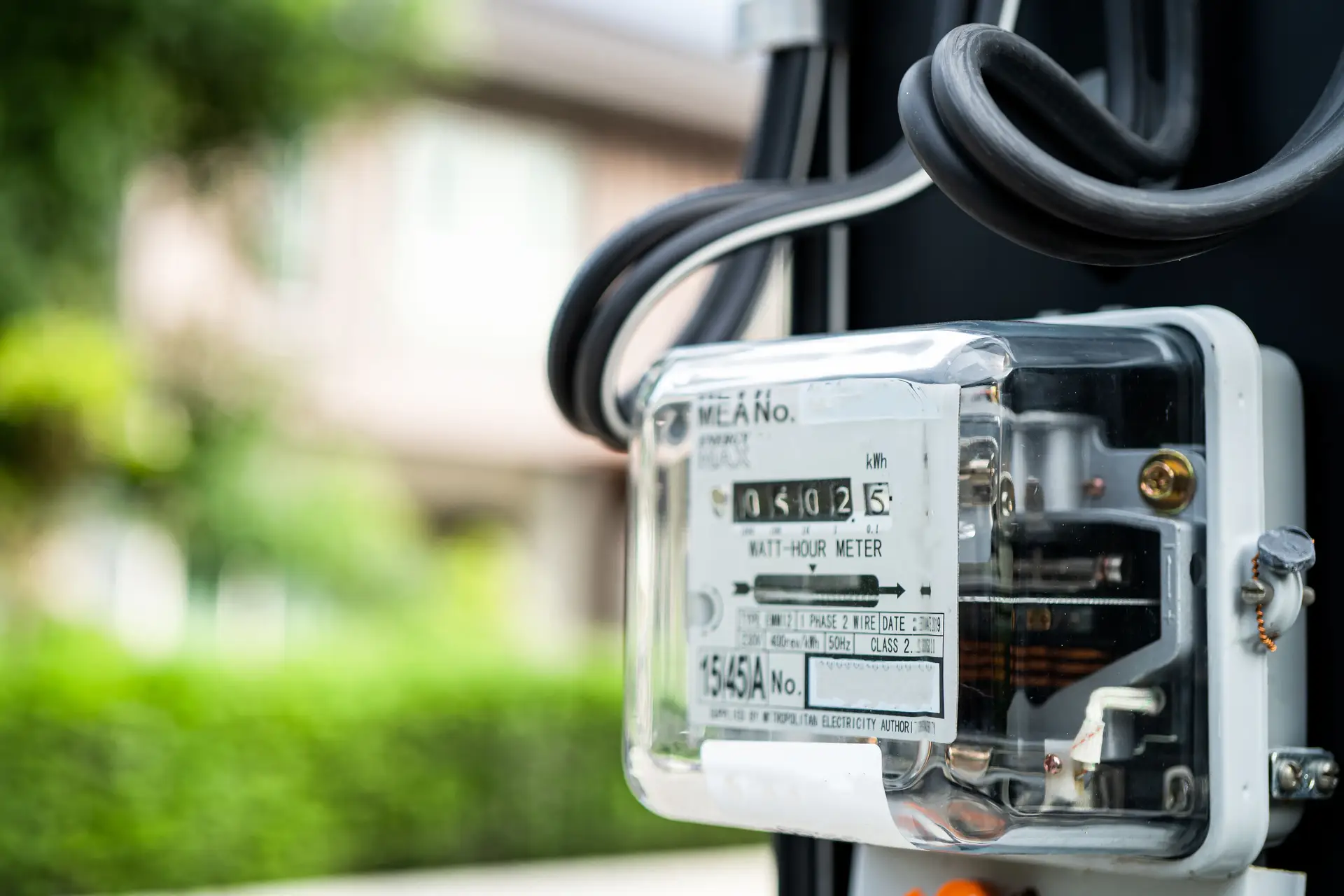 Bruxelas abre a porta a que consumidores possam ter vários contratos de eletricidade em simultâneo