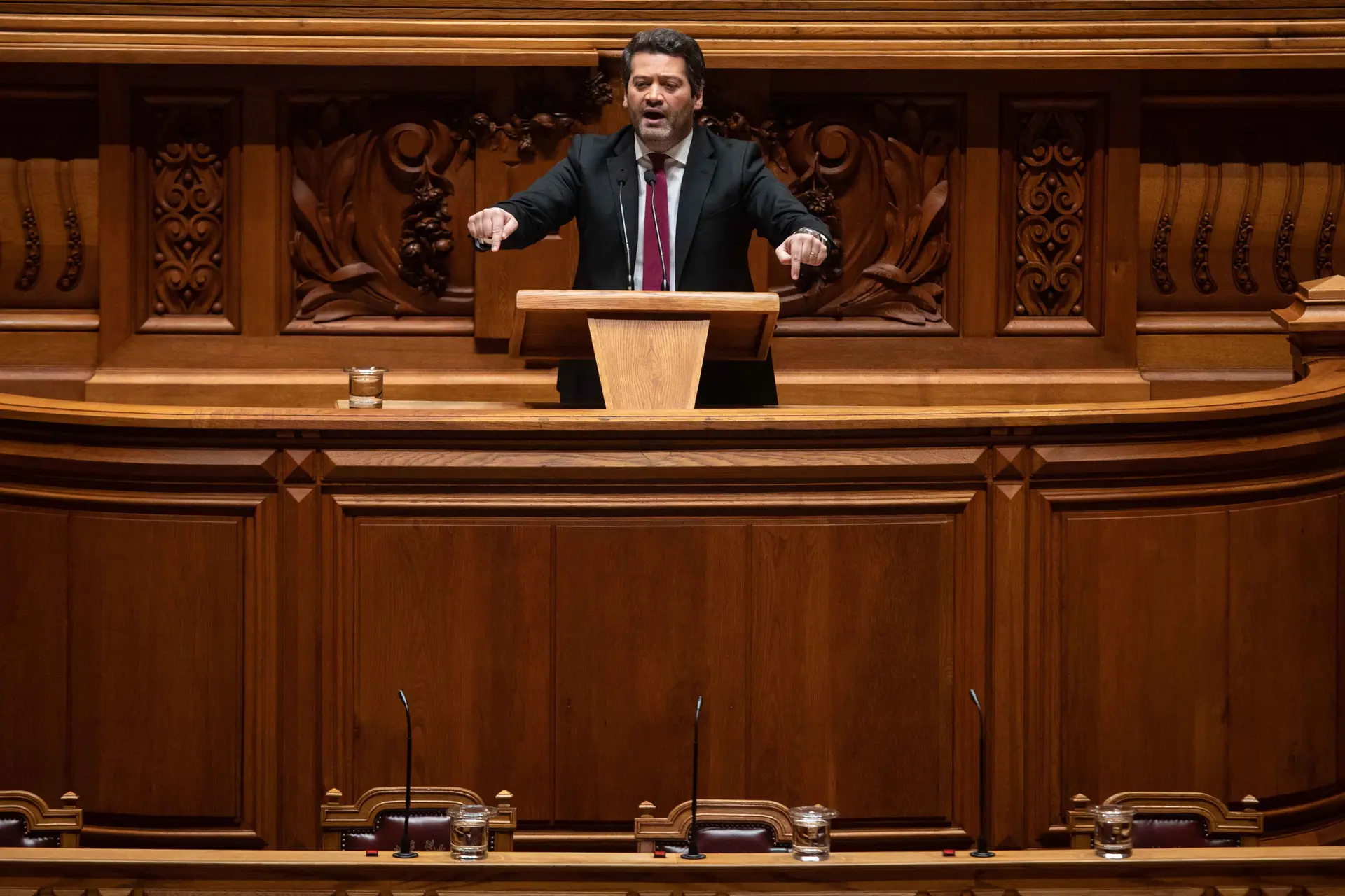 Chega apresenta moção de censura na próxima semana, PSD insiste na descida de impostos de €1200 milhões já este ano