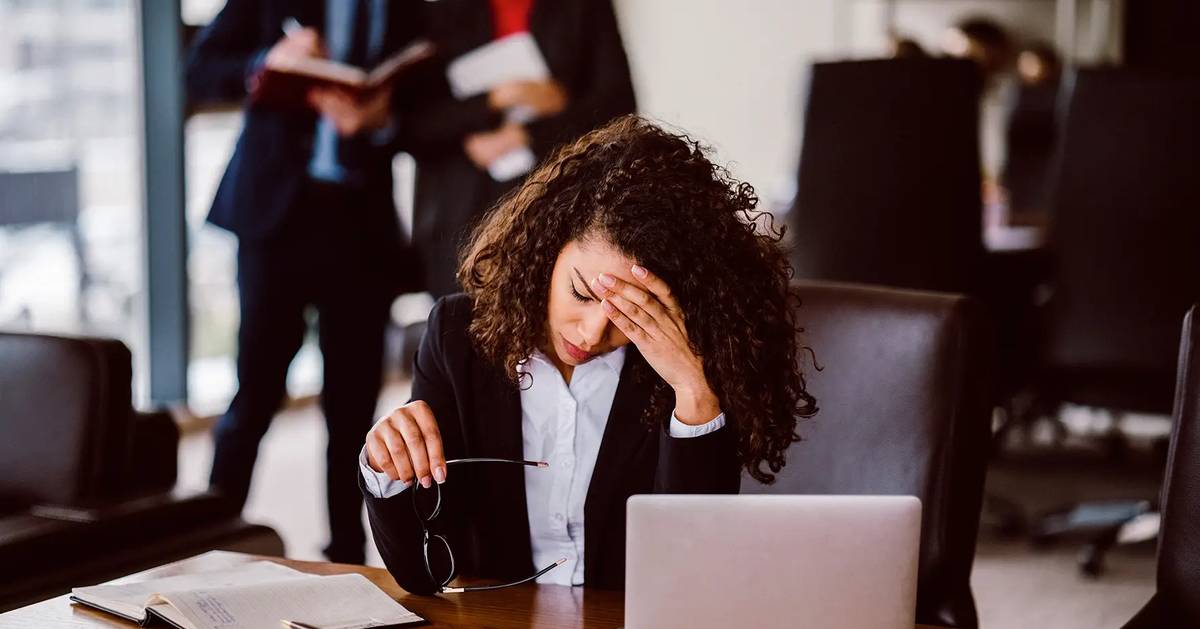 Um guia para perceber a síndrome de burnout em Portugal: o quinto país que mais horas trabalha na Europa