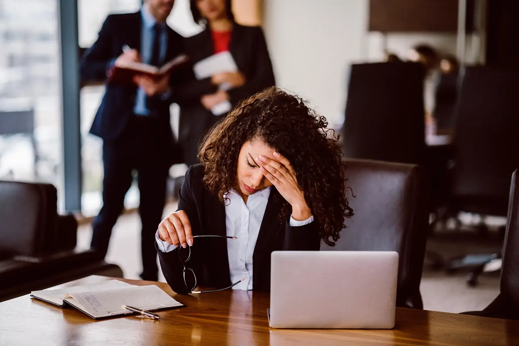 Um guia para perceber a síndrome de “burnout em Portugal”: o quinto país que mais horas trabalha na OCDE