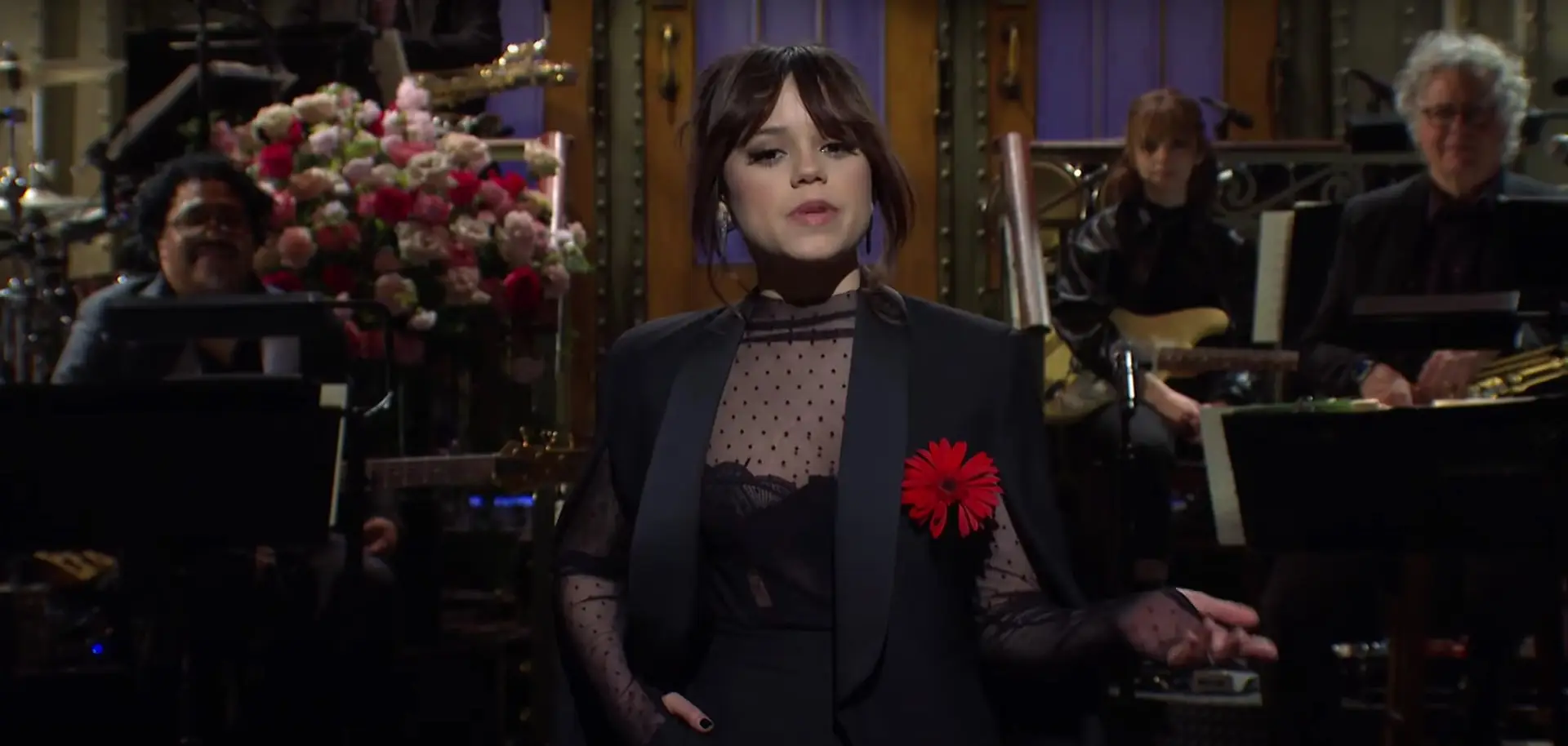Jenna Ortega no “Saturday Night Live”: “Não sou nem sombria, nem perversa”