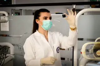 50 mulheres, 50 ideias para a Saúde: da farmacogenómica à humanização