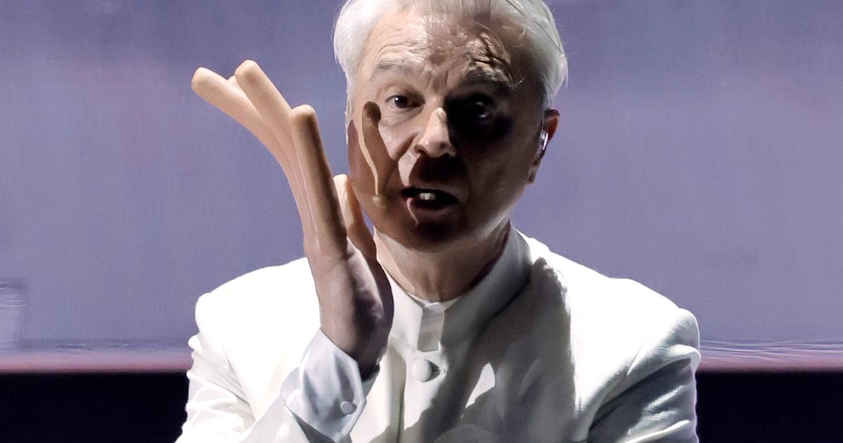 David Byrne “desafinado” e com dedos de salsicha no palco dos Óscares