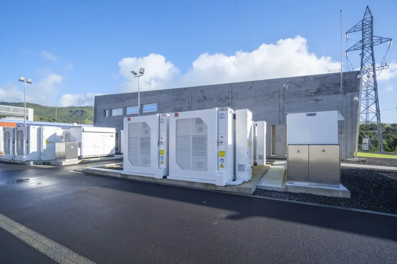 Sistema de baterias em rede é inaugurado nos Açores