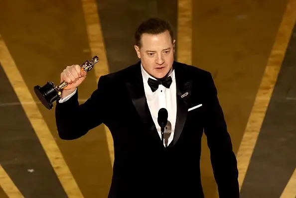 Brendan Fraser vence o Óscar de melhor ator