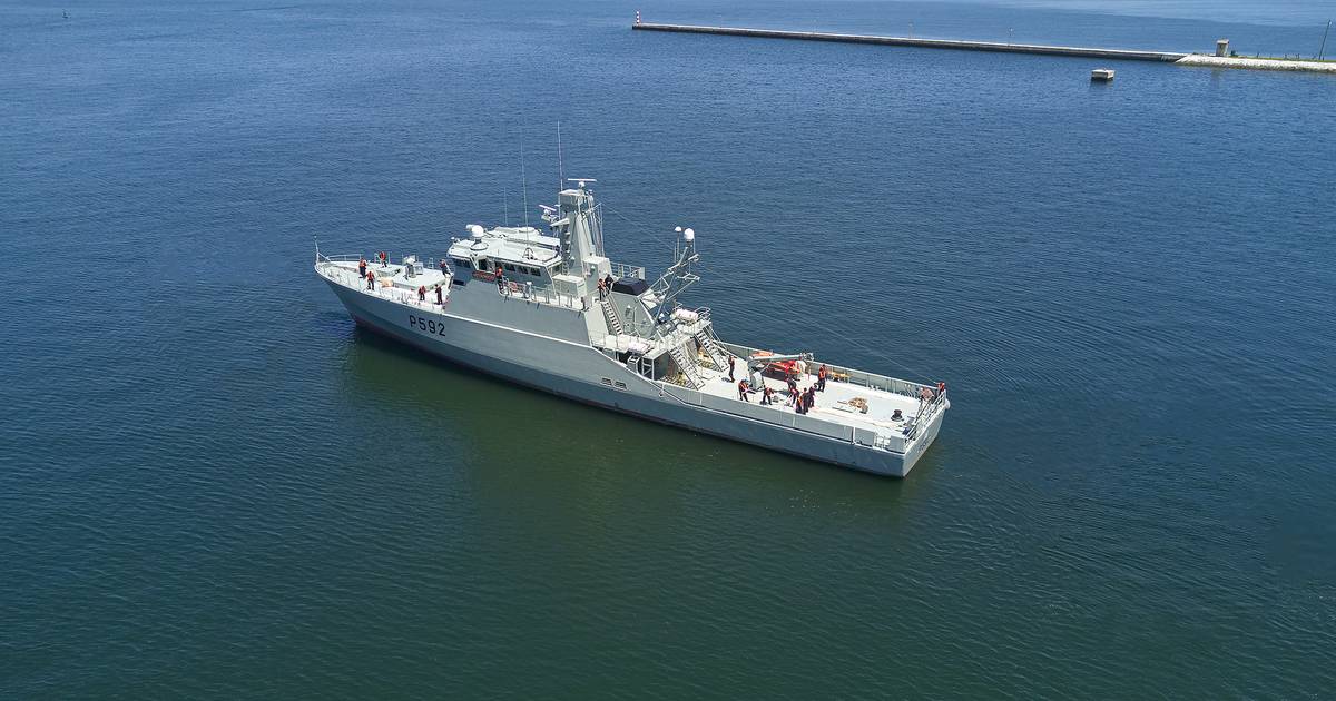 'Mondego' perdeu dois geradores e dois motores de propulsão, Marinha diz que o navio já está recuperado