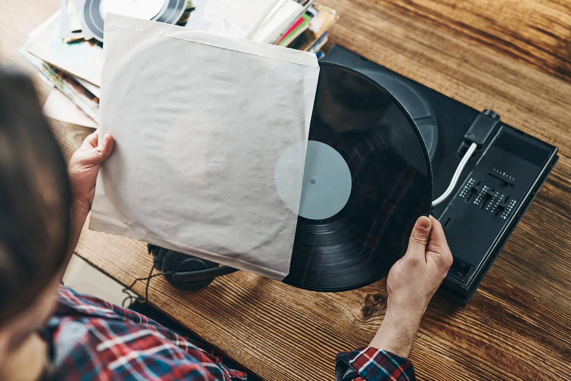 Aux États-Unis, la moitié des personnes qui achètent des disques vinyles ne possèdent pas de platine vinyle.