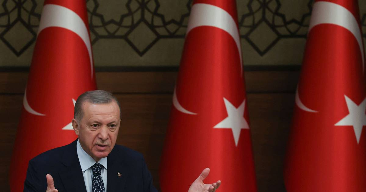 Turquia dá início à ratificação da adesão da Finlândia à NATO, a Suécia fica para depois