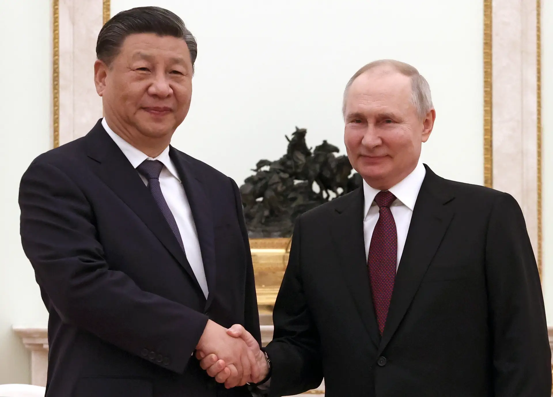 Energia e comércio aproximam Xi e Putin. Defesa ainda não é o mais importante