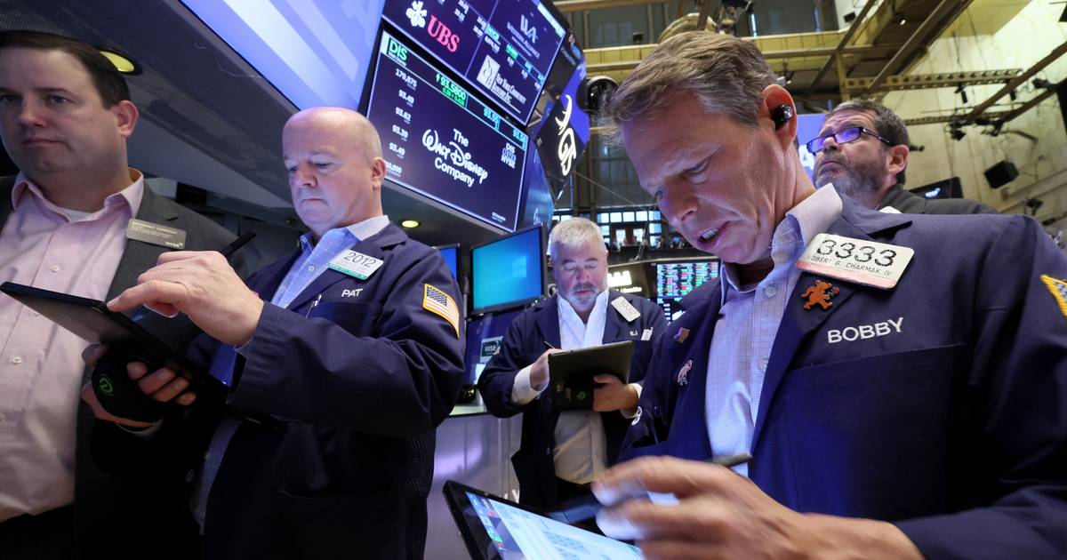 Nervosismo com saúde financeira de bancos regionais nos EUA provoca onda de vendas no mercado acionista