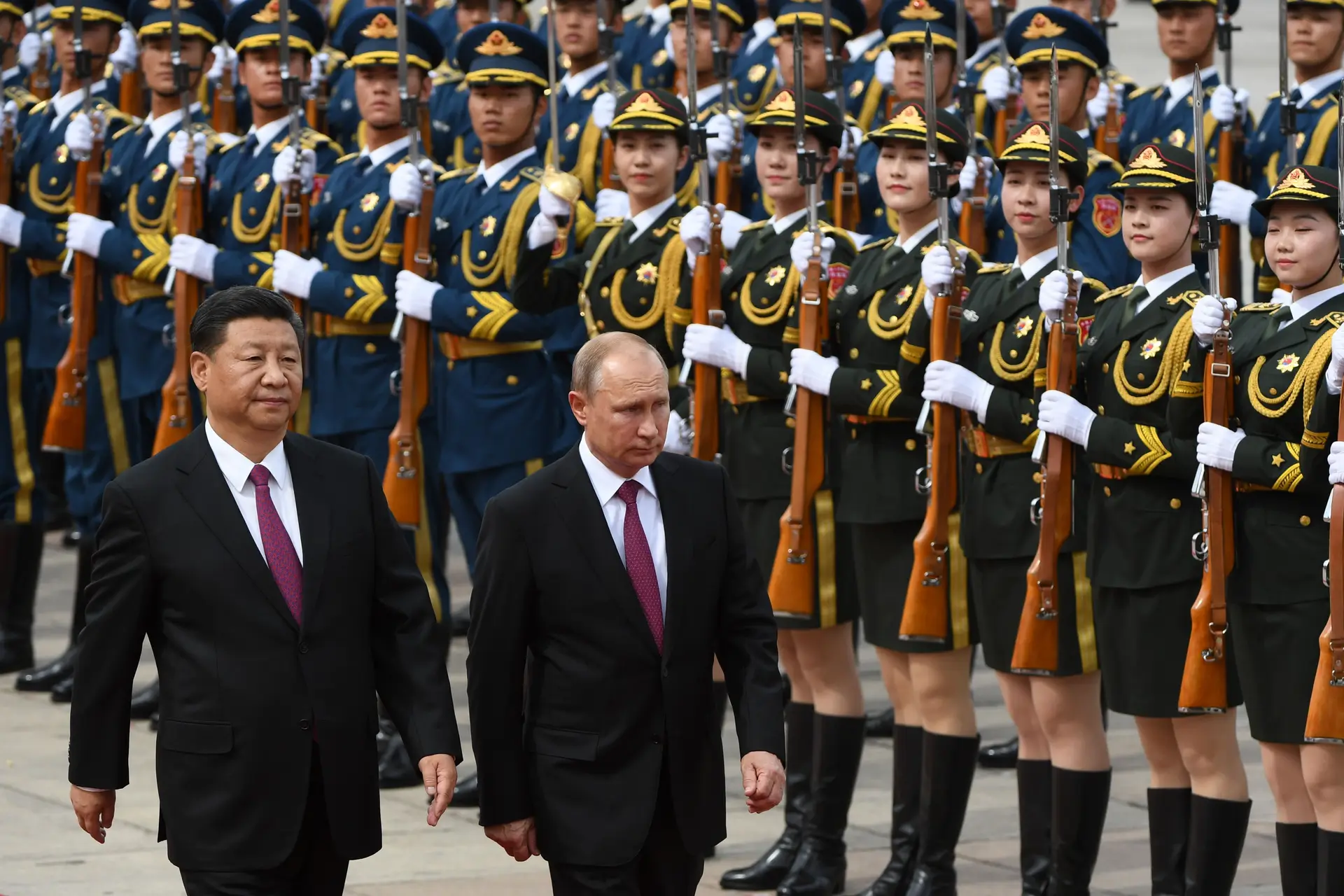 Xi Jinping e Vladimir Putin em Moscovo
