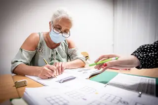 “Tu és tão inteligente, porque é que não consegues aprender a ler?” Aos 53 anos Isabel decidiu que não ia morrer analfabeta