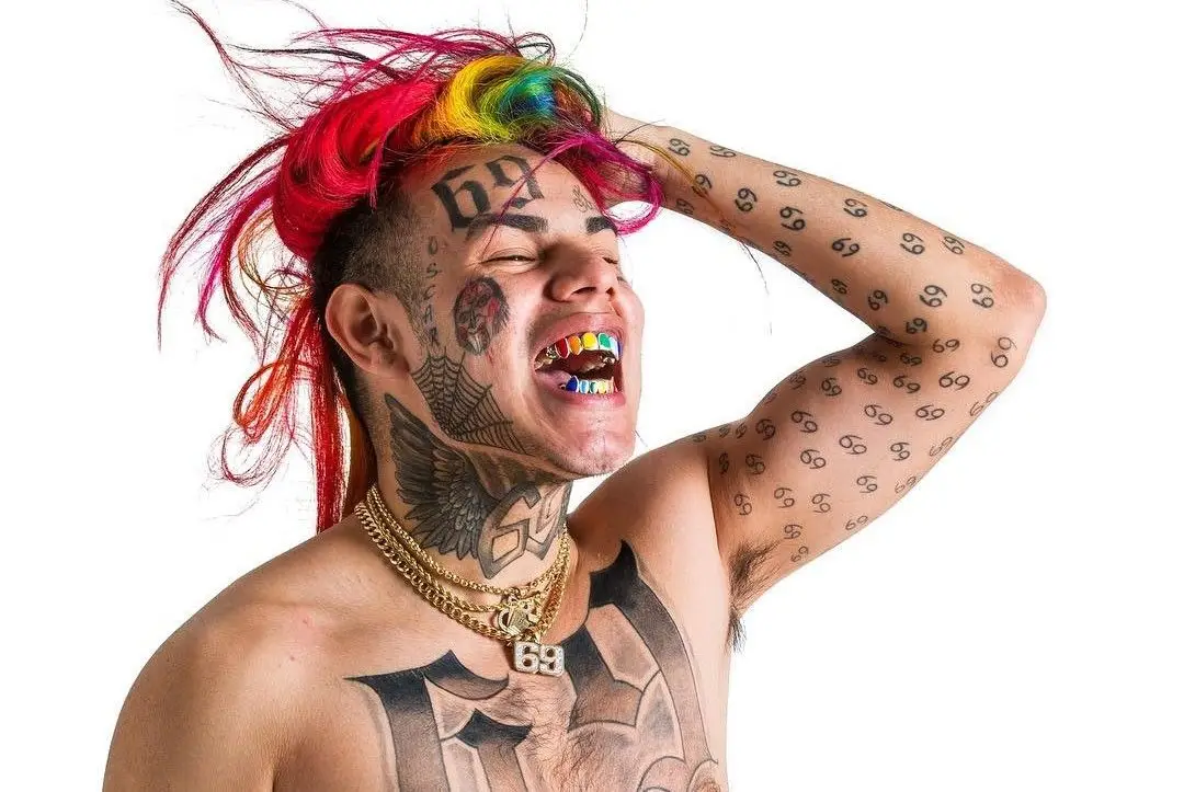 Tekashi 6ix9ine brutalmente agredido em ginásio na Flórida