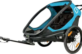 A primavera convida a passeios: estes são os produtos essenciais para levar o bebé à rua