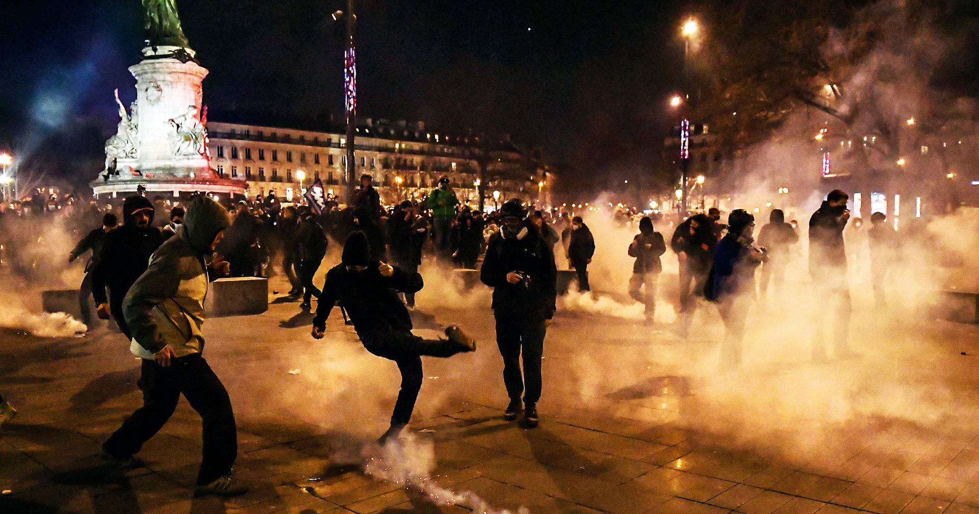 violence rises in the streets of France as the political center collapses