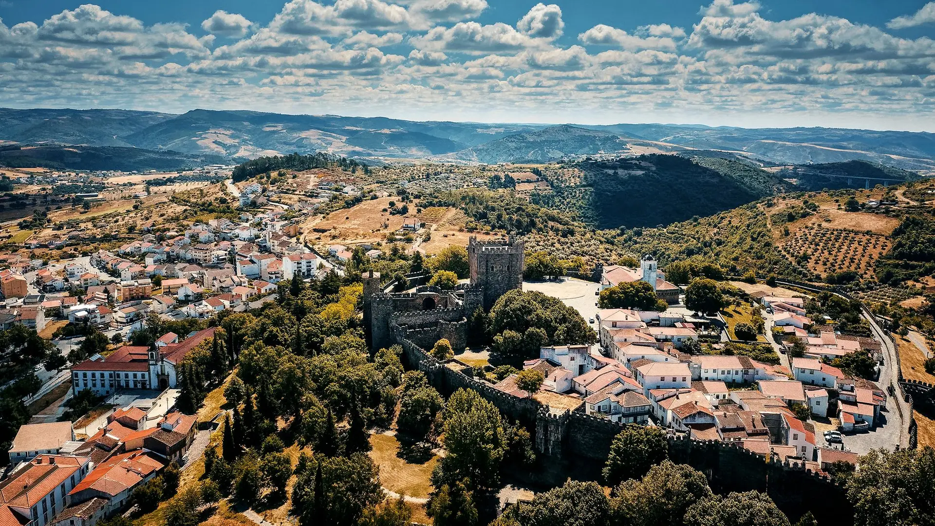 Entre lobos, arte e natureza, siga este roteiro de descoberta de Montesinho a Bragança
