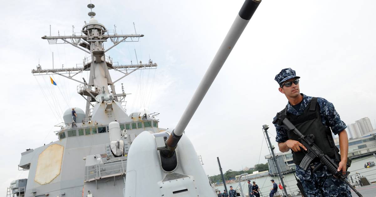 Exército chinês diz ter expulso navio dos Estados Unidos no mar do Sul da China