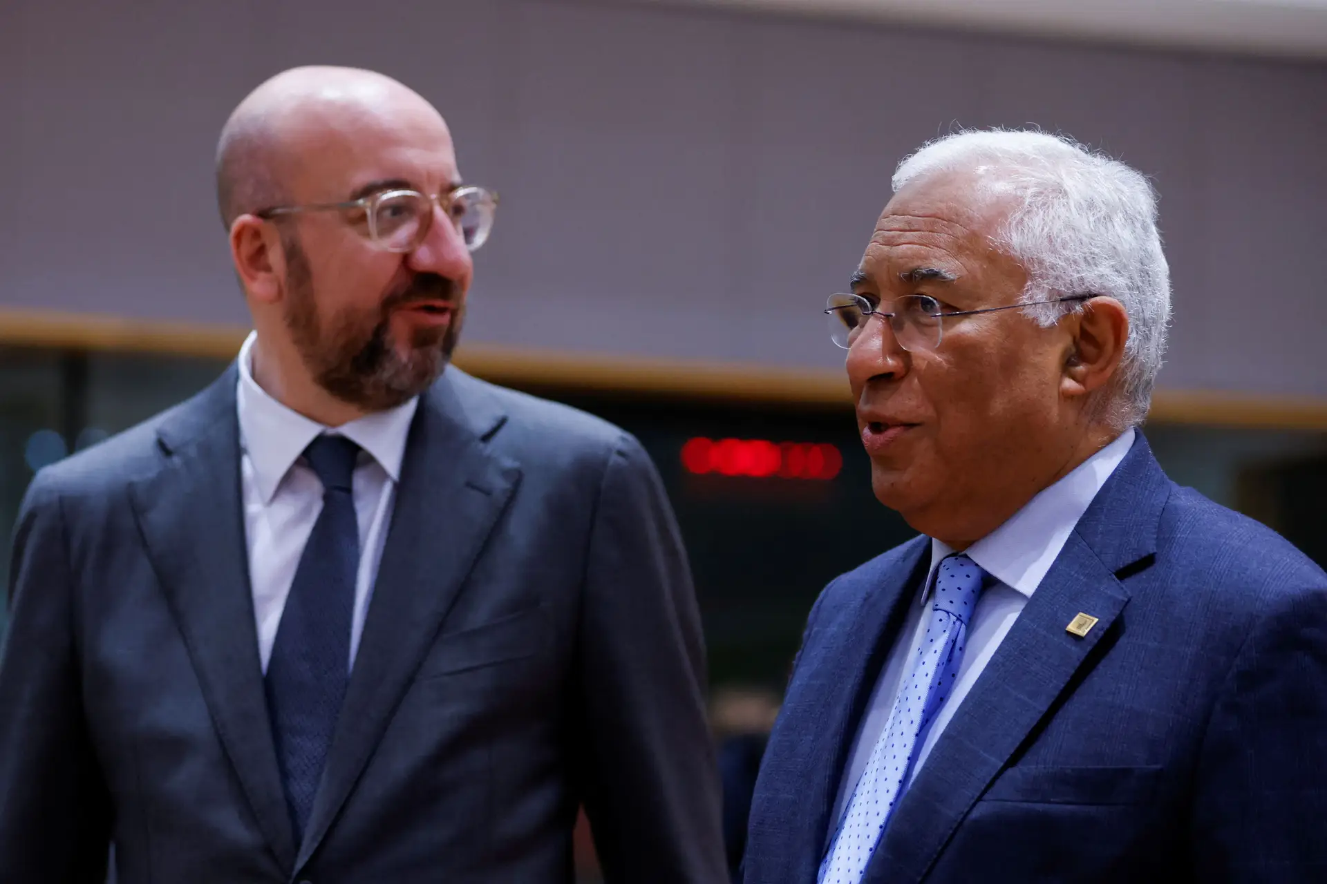 Cimeira de líderes da UE: Zelensky insiste nos caças, Costa avisa para nuvens na banca