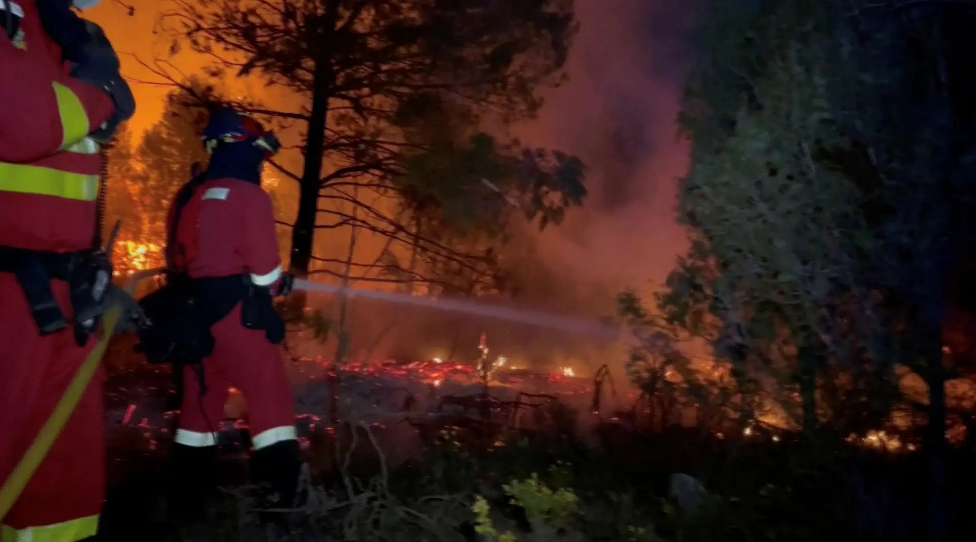Dezenas de incêndios em Espanha após inverno seco, 1500 pessoas desalojadas