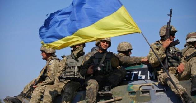 Comandante do exército ucraniano anuncia contra-ofensiva “muito em breve”, ex-Presidente russo garante que tropas podem entrar em Kiev se for necessário
