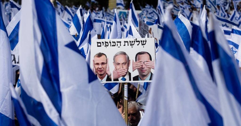 Israel: Netanyahu adiou polémica reforma judicial “para dar uma oportunidade real ao diálogo” e “evitar a guerra civil”