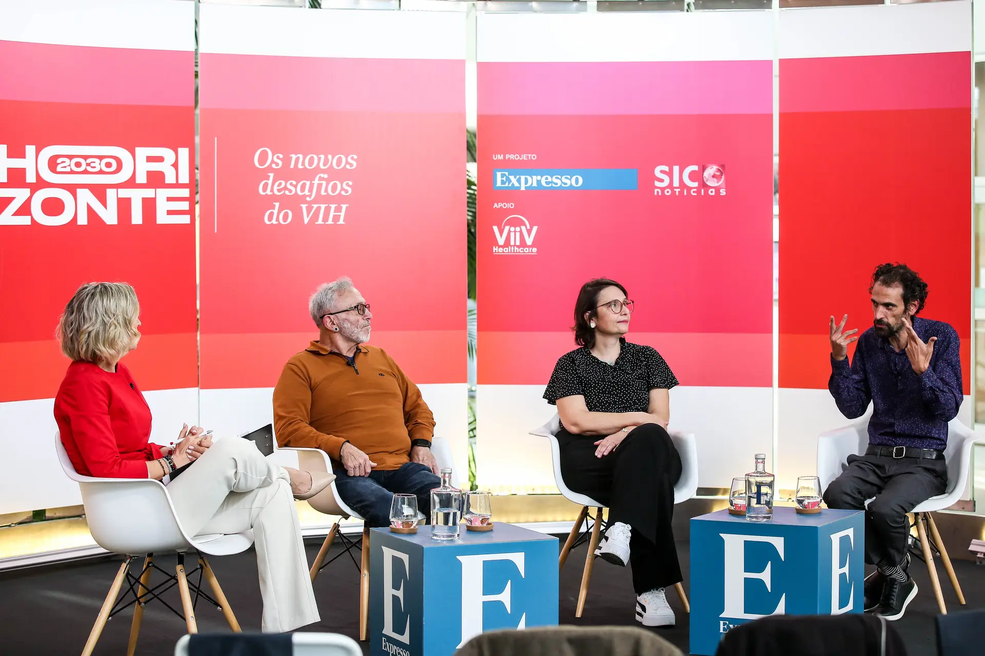 O debate moderado pela jornalista da SIC Marta Atalaya (à esq.) contou com Amílcar Soares (Associação Positivo), Catarina Esteves (Hospital de Cascais) e Daniel Simões (Coalition Plus)