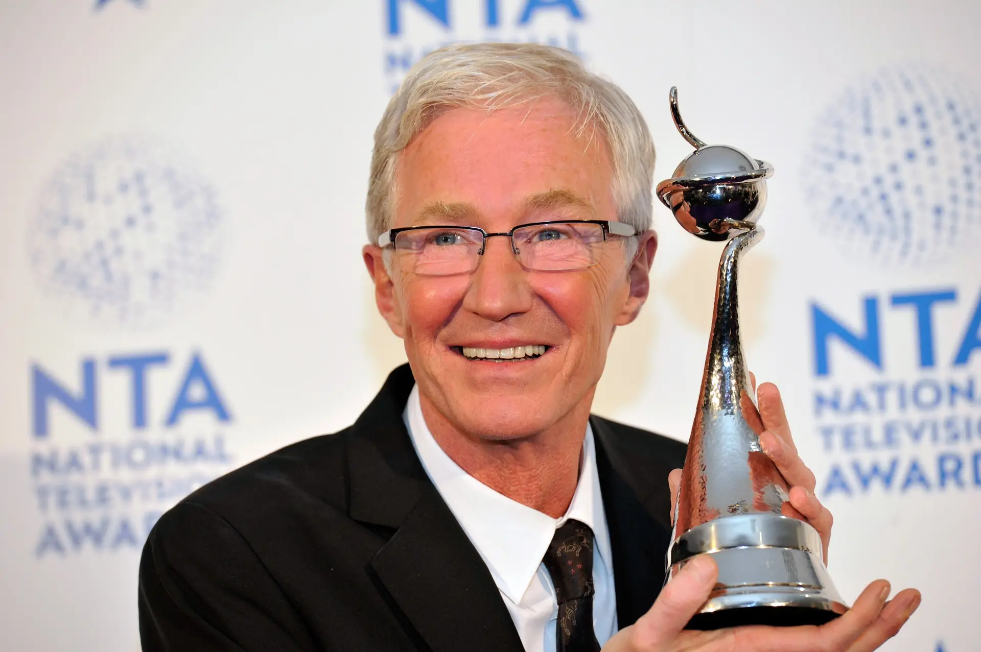 Morreu o comediante, apresentador e ‘drag queen’ Paul O’Grady