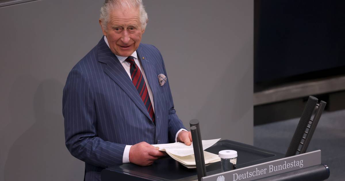 Carlos III é o primeiro monarca britânico a falar no Bundestag. Fez piadas e usou a Ucrânia como exemplo da nova era de união na Europa