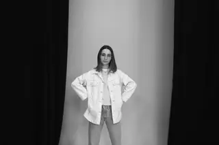 Clara Não: “Sou uma mulher ‘queer’. Não me importa o genital da pessoa, nem o género com que se identifica para me relacionar"