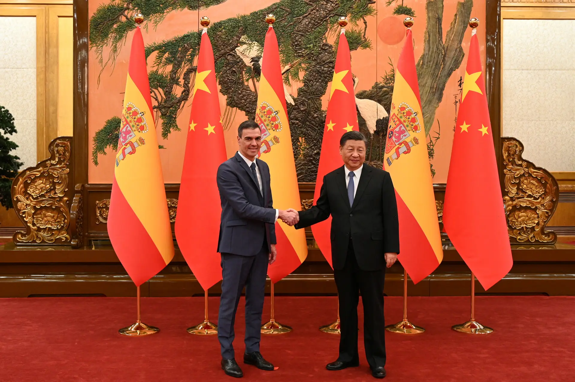O Presidente chinês, Xi Jinping, recebeu em Pequim o primeiro-ministro espanhol, Pedro Sánchez