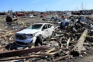 Tornado "desvastador" faz fez pelos menos 10 mortos, 30 pessoas foram hospitalizadas e há mais 600 feridos