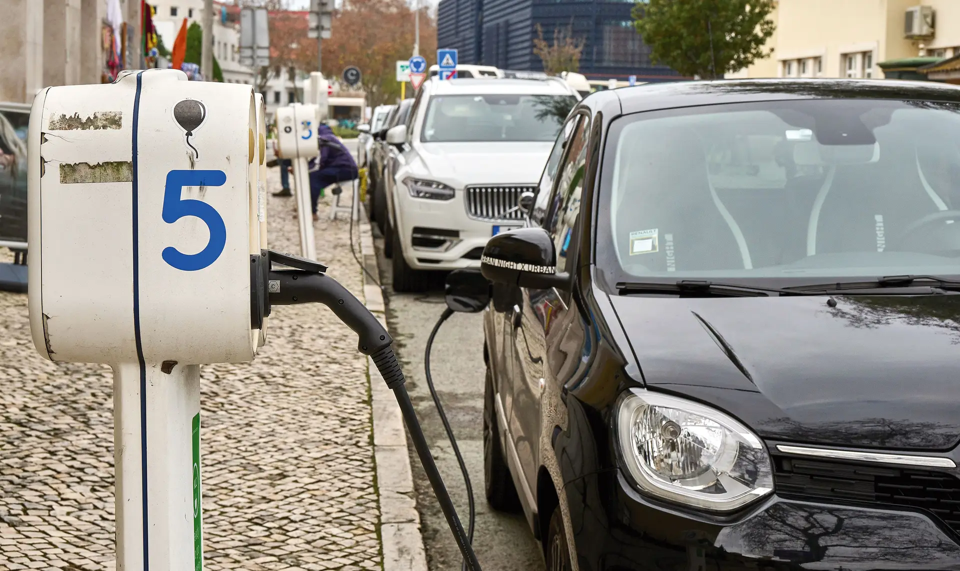 Está na altura de trocar o carro a gasolina ou a gasóleo pelo elétrico?