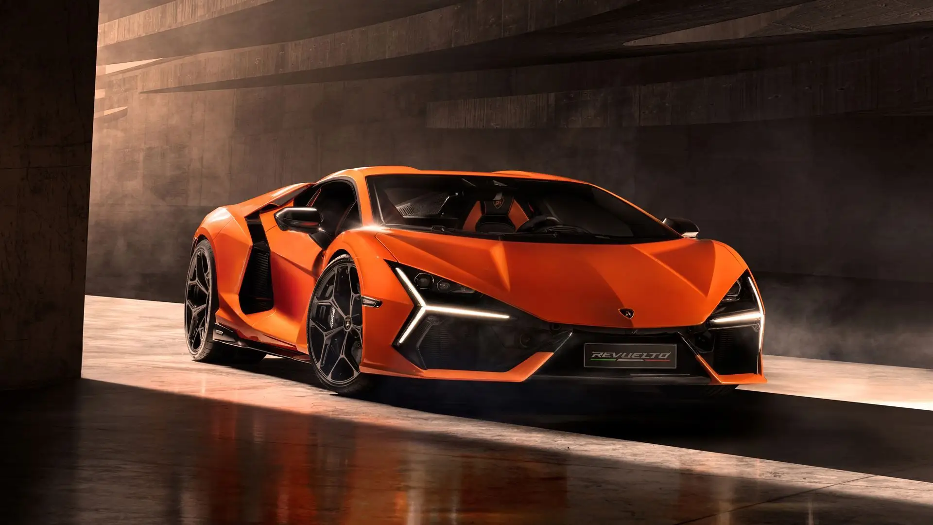 A Lamborghini faz 60 anos e, para comemorar criou o Revuelto o seu primeiro superdesportivo híbrido