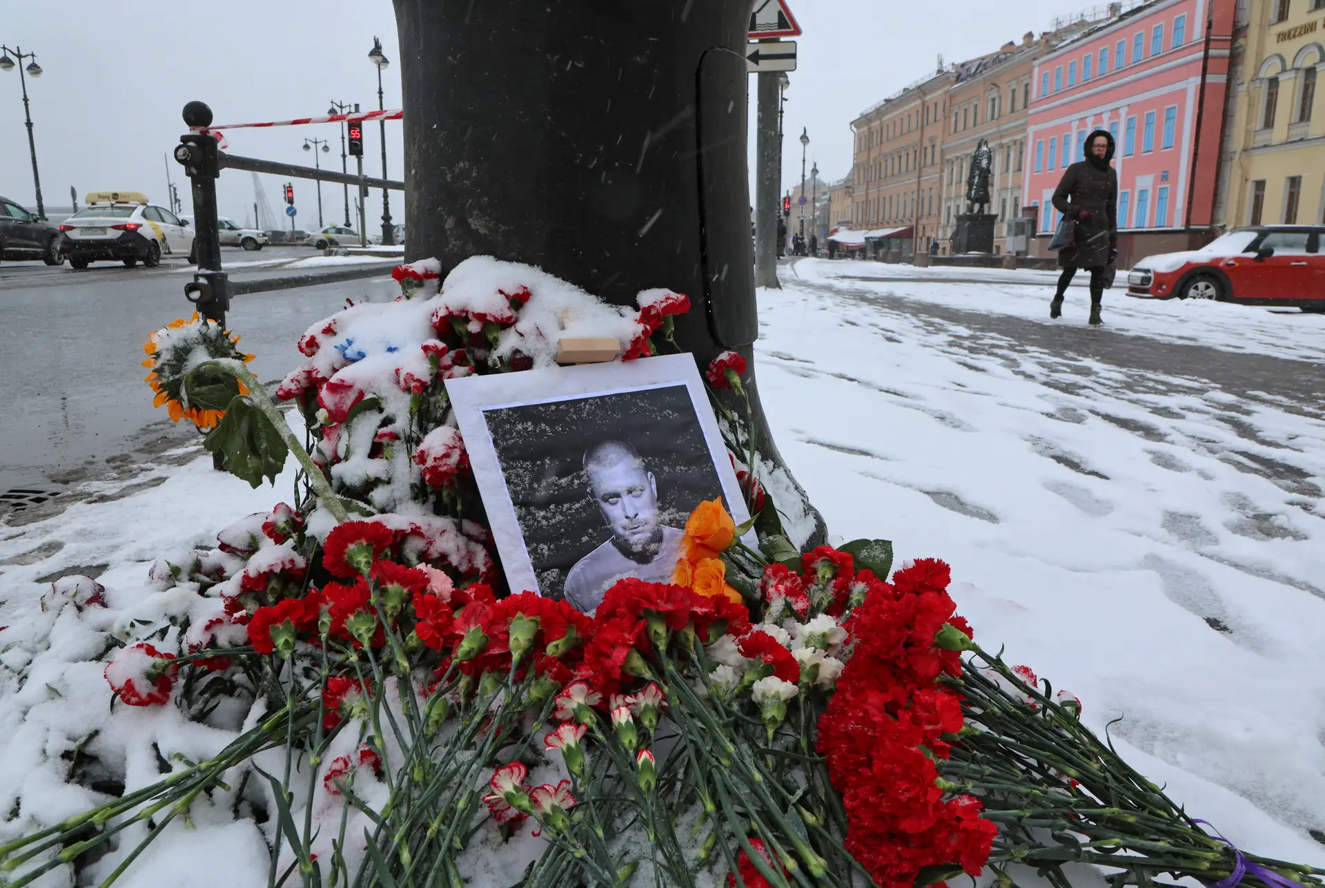 Vladlen Tatarsky foi morto enquanto liderava uma discussão num café nas margens do rio Neva, no centro histórico de São Petersburgo