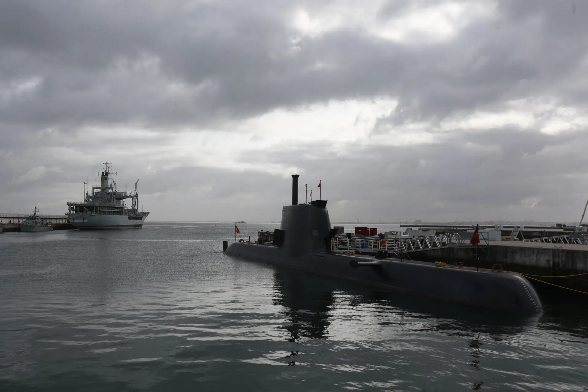 Submarino "Arpão", da Marinha Portuguesa, atracado na Base Naval do Alfeite