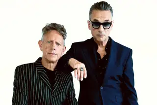 Bravo! Ao 15º álbum, os Depeche Mode agarram-nos a alma pelos colarinhos