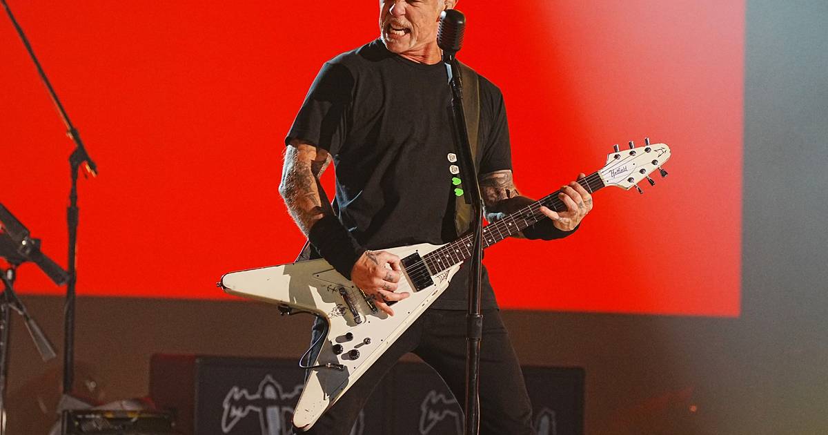 James Hetfield dos Metallica emociona-se ao receber os “parabéns” do público