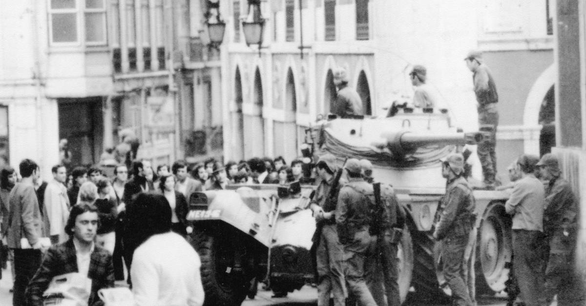 The mysterious story of the lost photographs of the 25th of April